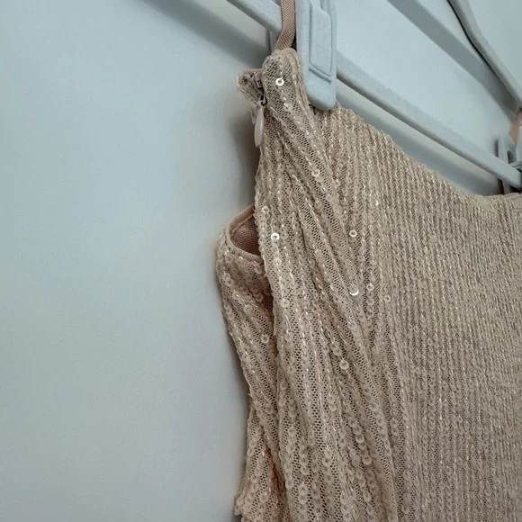 Revolve 4-Piece Sequin Set - Picture 3 of 8